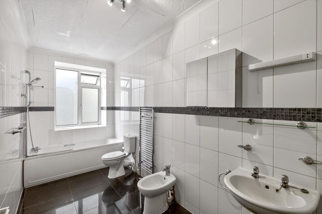Additional image 16 of 3 bed flat for saleVictoria Road, Harrogate HG2