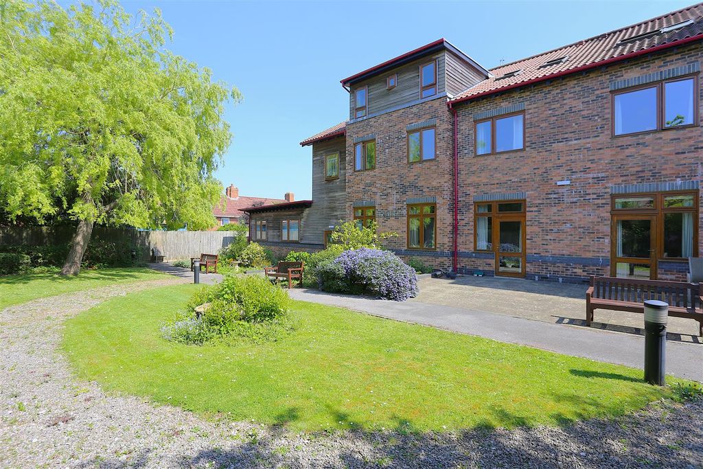 Property photo 1 of 28