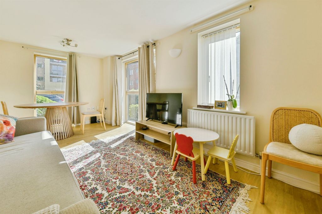 Property photo 2 of 17