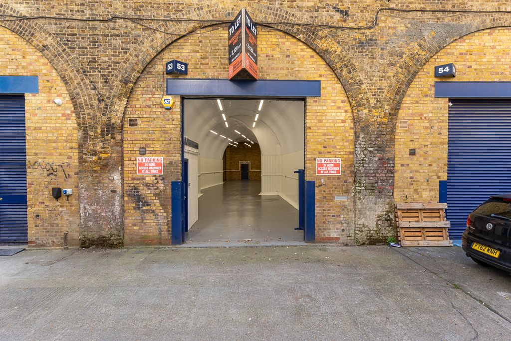 Property photo 3 of 4 An Empty Arch With White Lining
