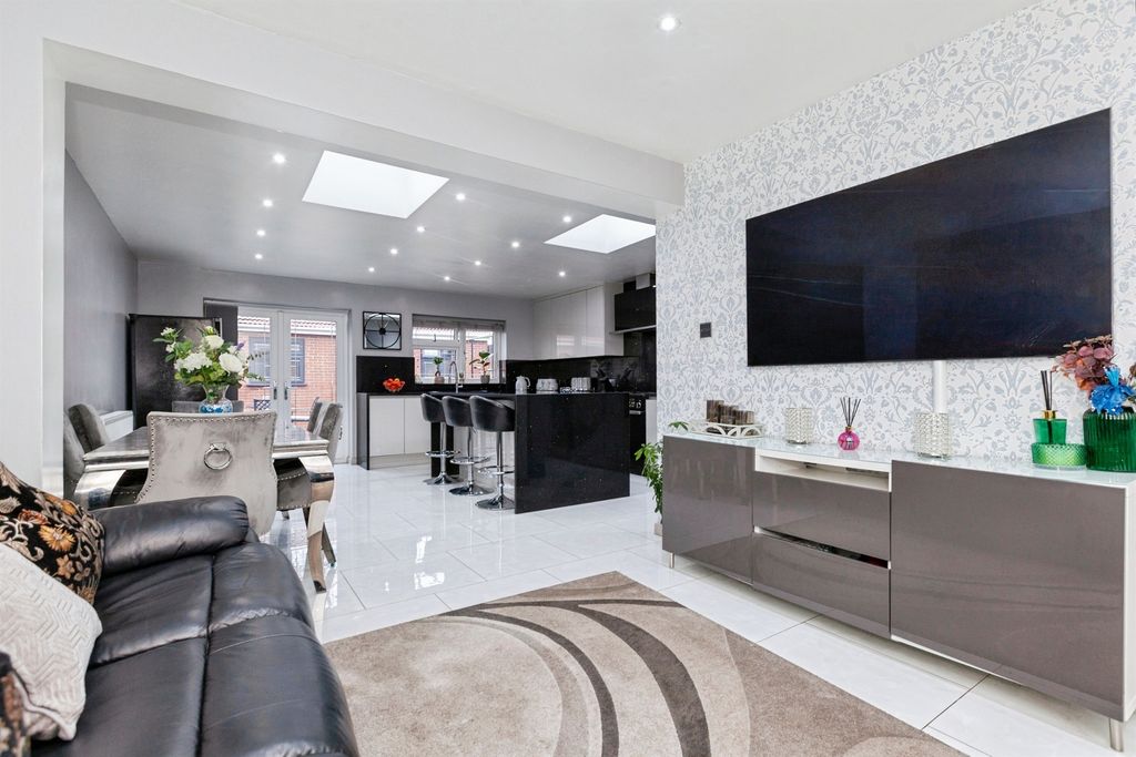 Property photo 2 of 24