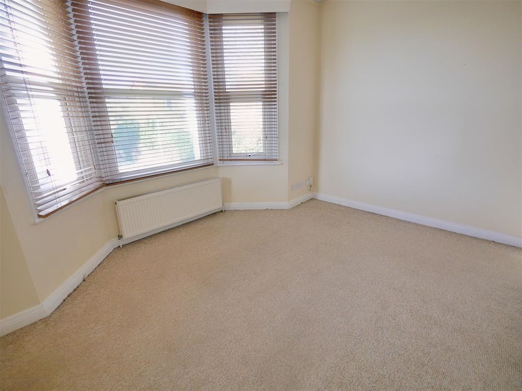 Property photo 2 of 9 Lounge