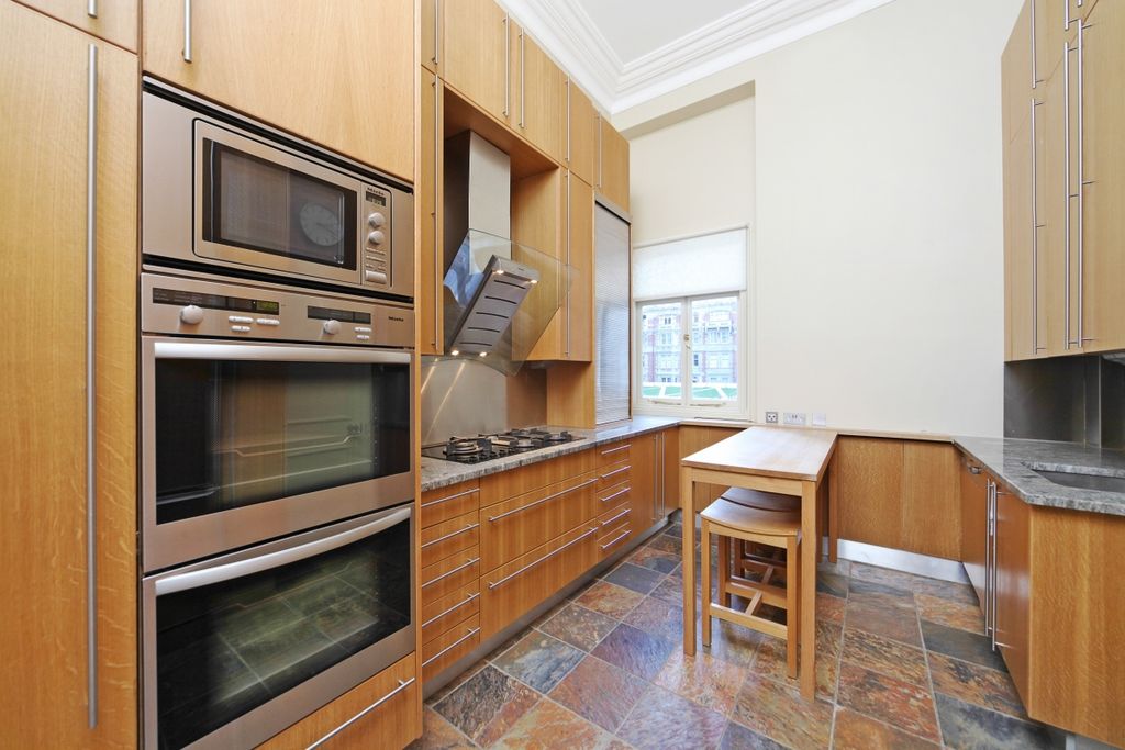 Property photo 3 of 9 Wellington Court