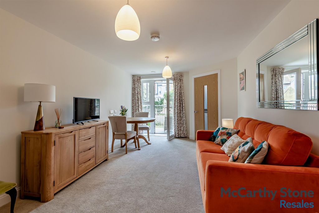 Property photo 2 of 31 8683764-Interior19-800.Jpg