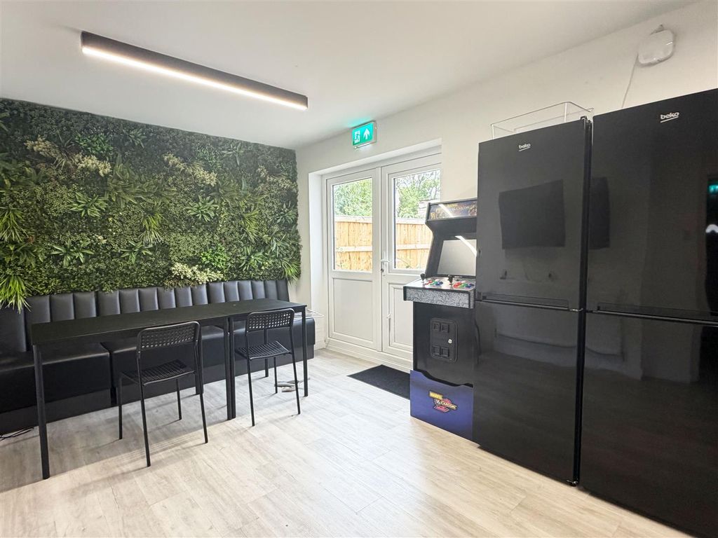 Property photo 2 of 9 Ld Recep2.Jpg