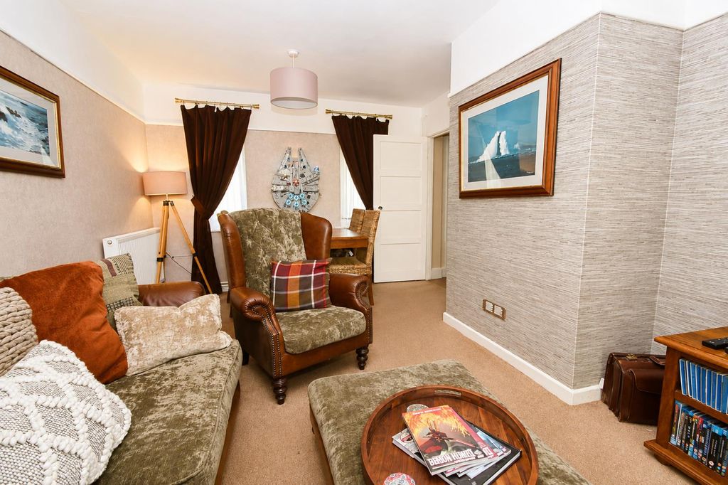 Property photo 3 of 9 c8Bc25c8-5A63-48F0-93B0-6d17Dea23B86.Png