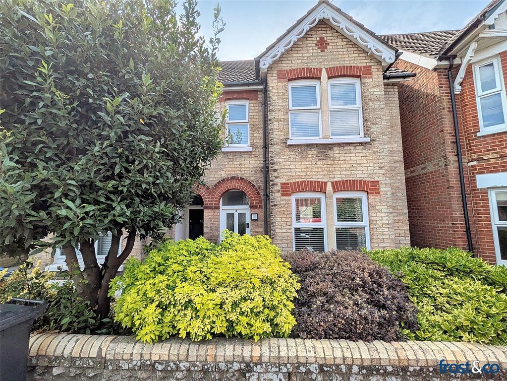 Property photo 1 of 14 Salterns Road