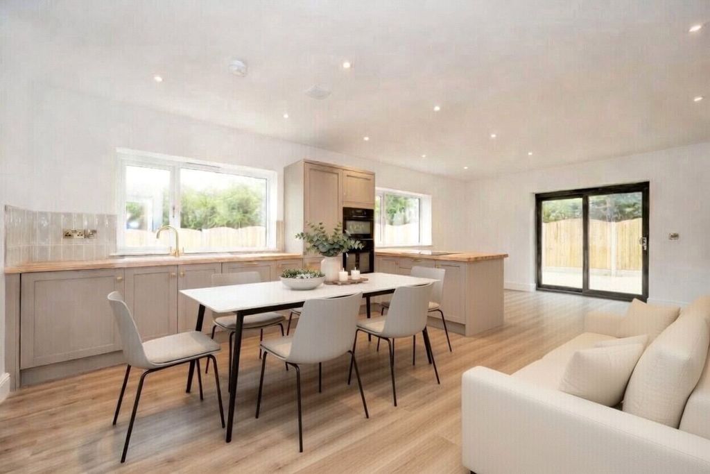 Property photo 3 of 10 Kitchen/Living