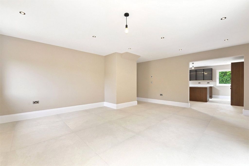 Property photo 3 of 31 Picture No. 23
