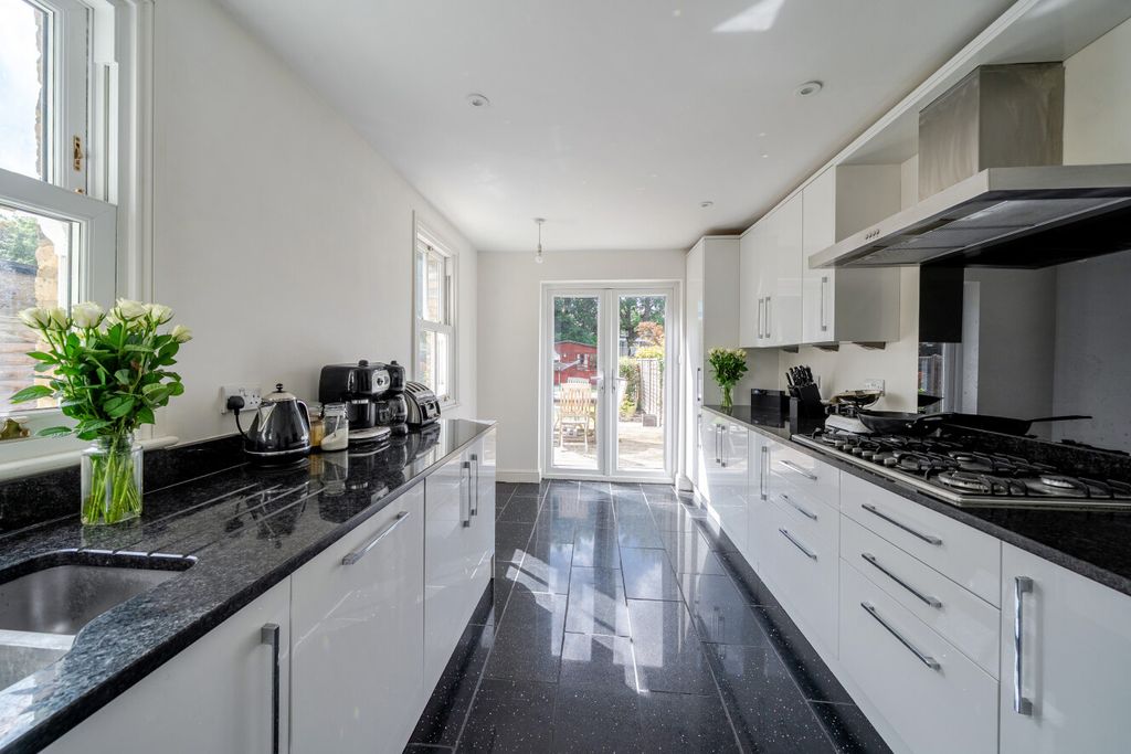 Property photo 3 of 12 1472645-6-6A2c219...