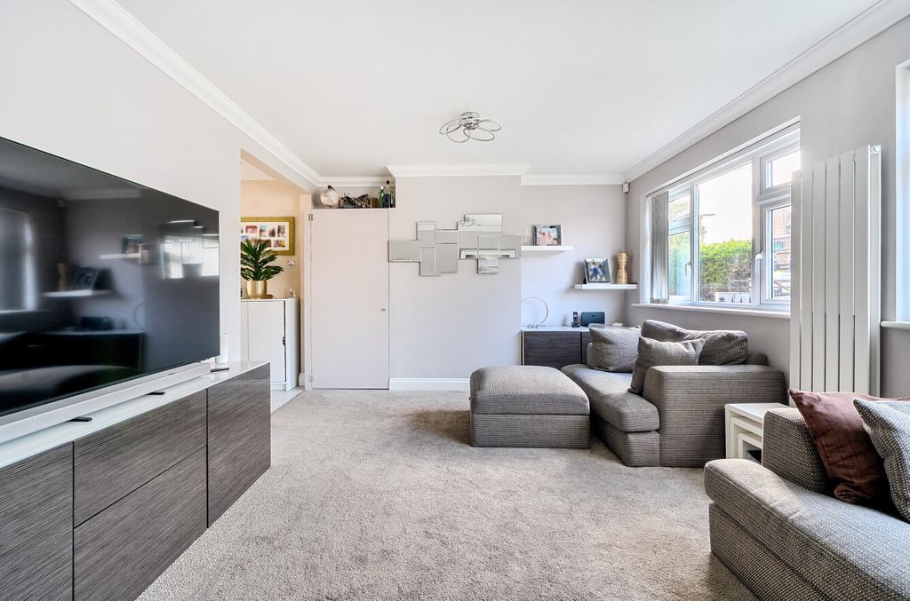 Property photo 2 of 15 1375144-24-690ce0...