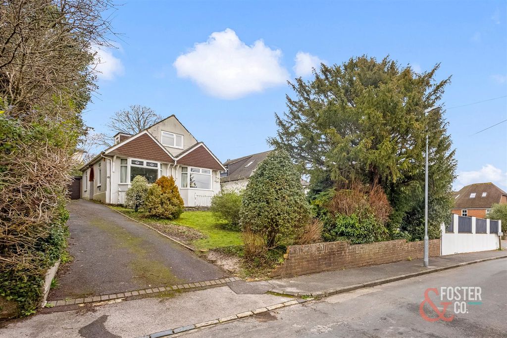 Property photo 1 of 23 Hillbrow Road, 4-025.Jpg