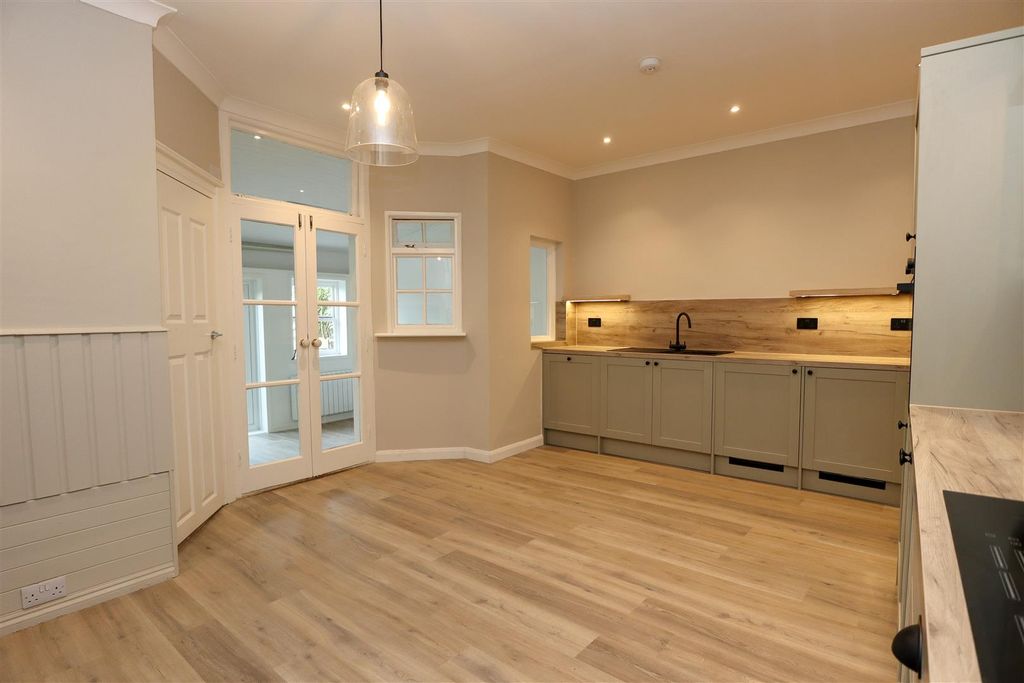 Property photo 2 of 14 Kitchen