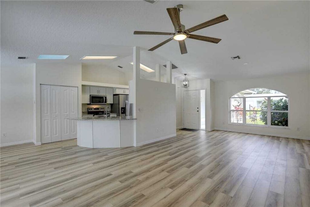 Property photo 3 of 29 <Alttext/>