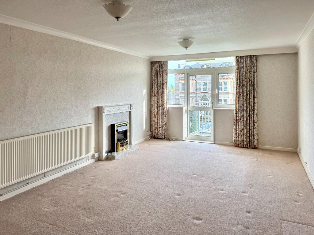 Property photo 3 of 14 Lounge/Dining Room