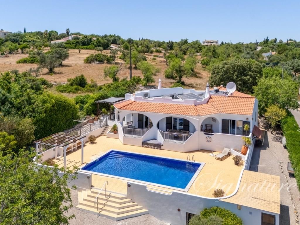 Property photo 1 of 38 Detached Single-Level 4 Bedroom Villa In Santa Barbara De Nexe