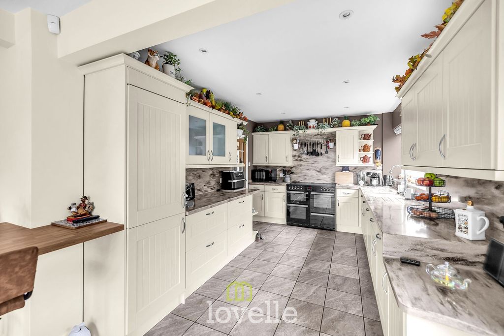 Property photo 3 of 46