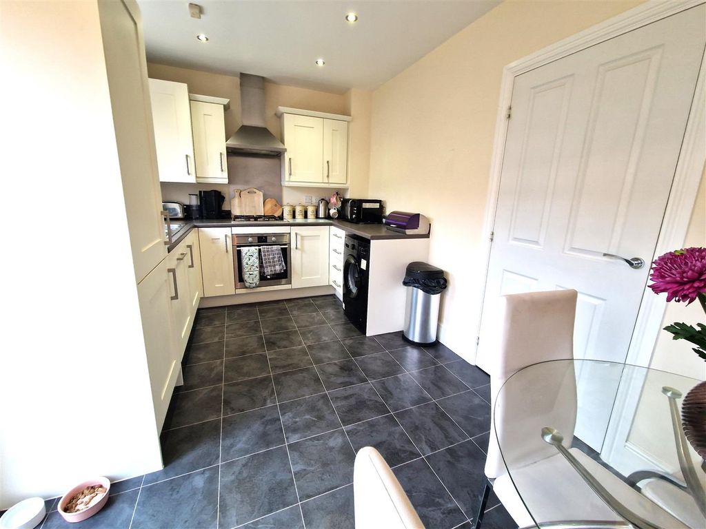 Property photo 3 of 19 Kitchen/Diner