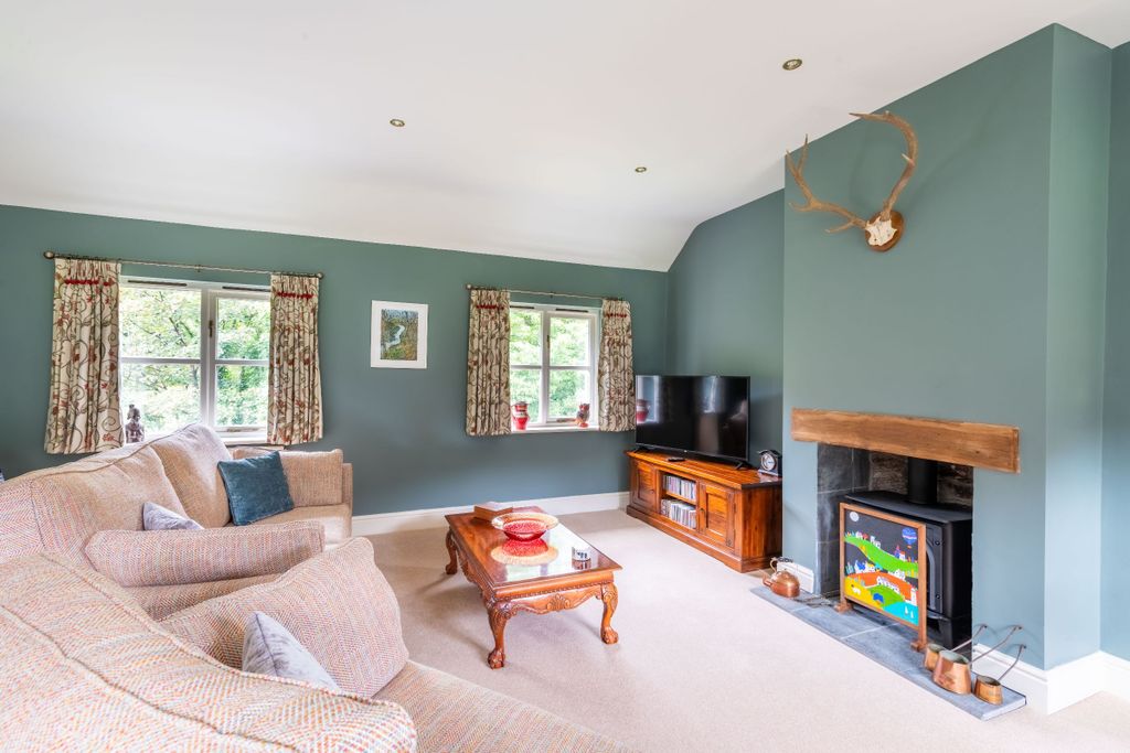 Property photo 2 of 33