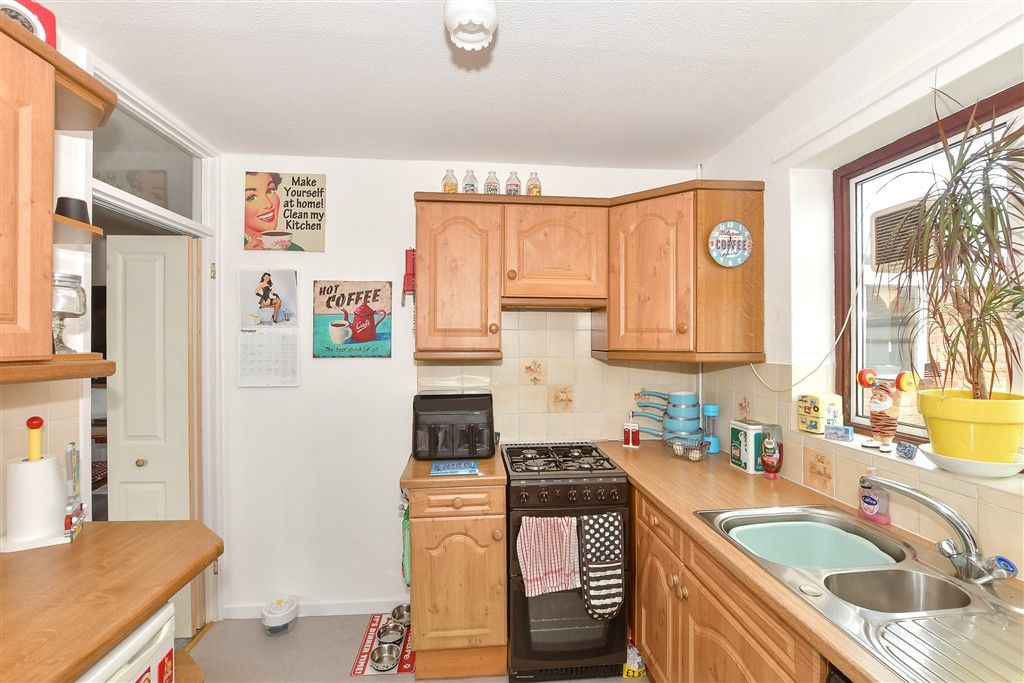 Property photo 3 of 8 Kitchen