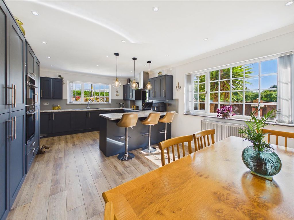 Property photo 2 of 29 Dining Kitchen
