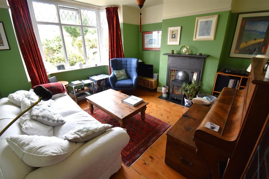 Property photo 3 of 11