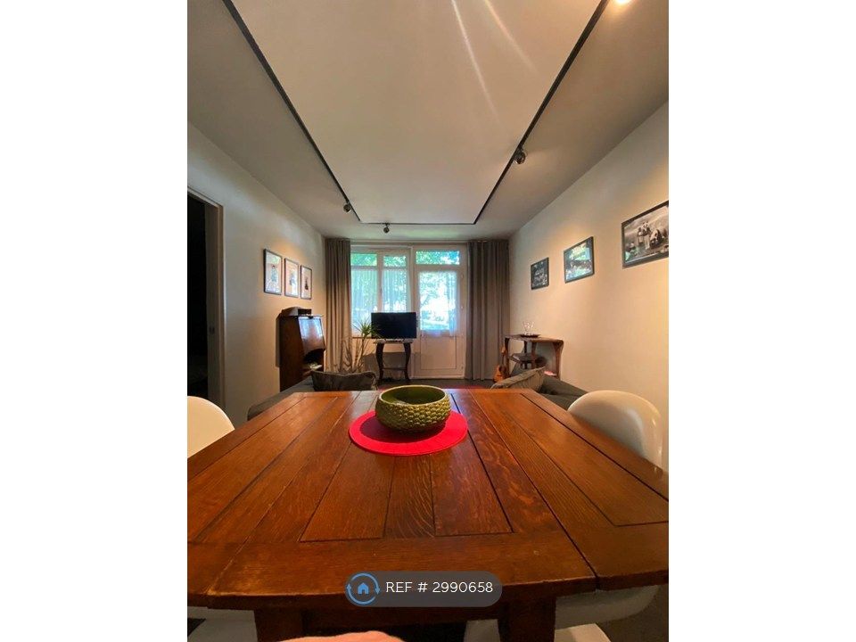 Property photo 2 of 11 Living/Dining 1