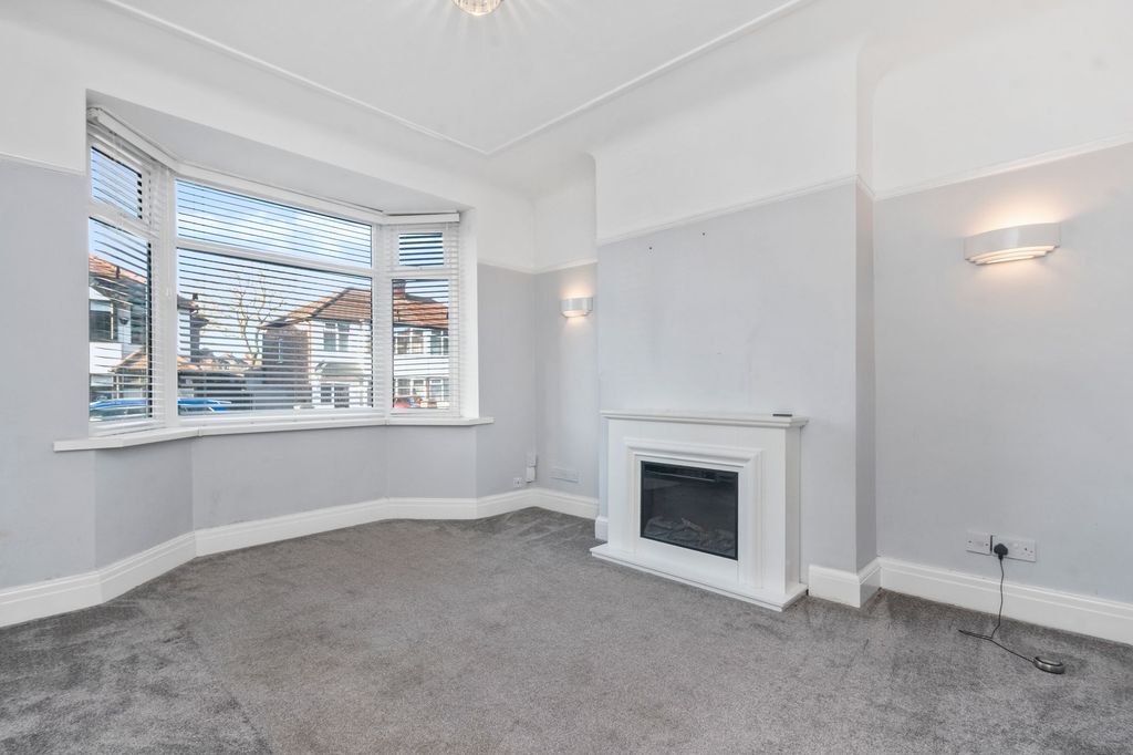 Property photo 3 of 28