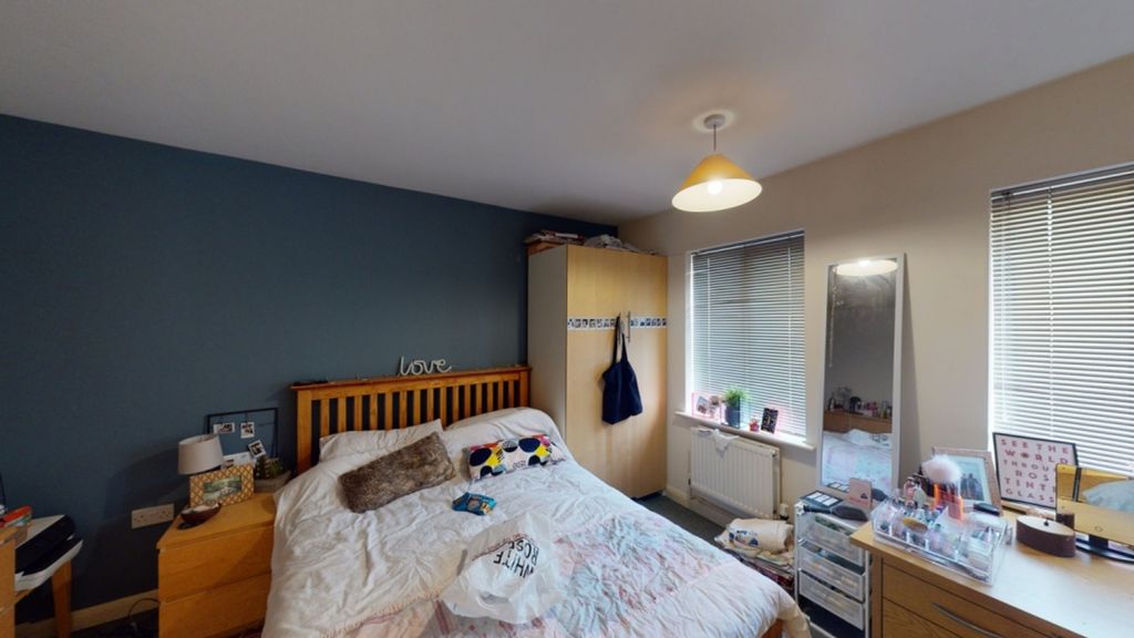 Property photo 3 of 4 A Cozy Double Bedroom With Good Natural Light And ...