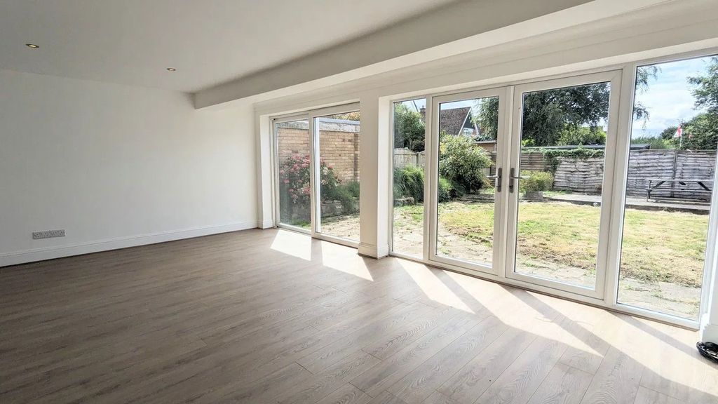 Property photo 3 of 27