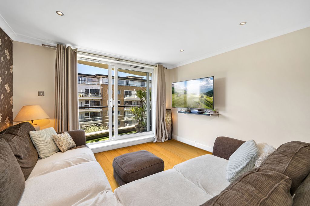 Property photo 2 of 17