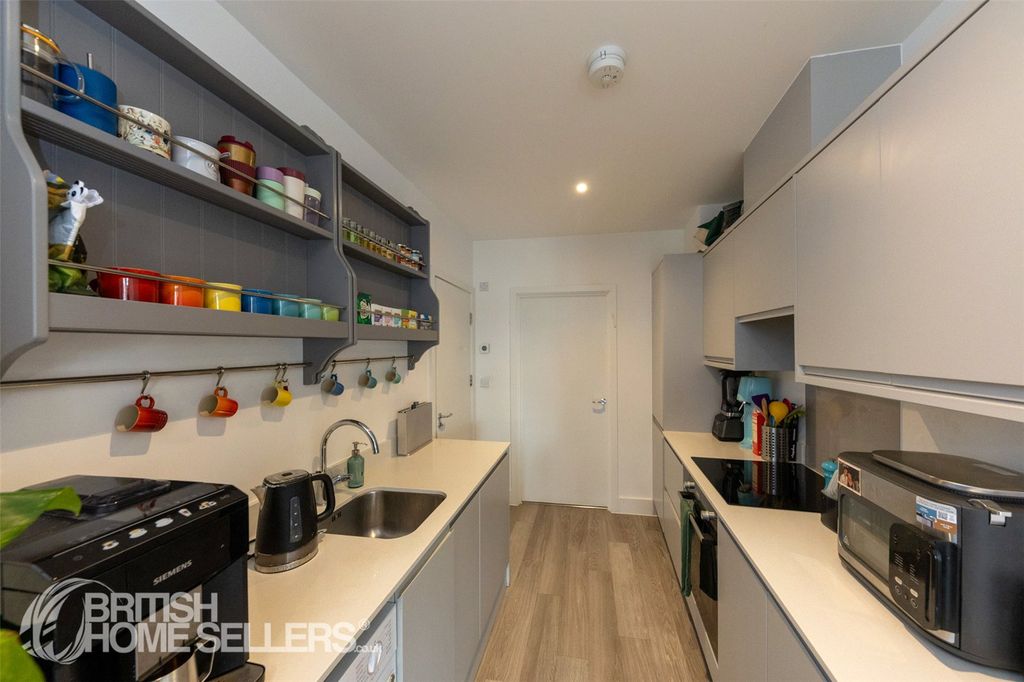 Property photo 3 of 8 Picture No. 06