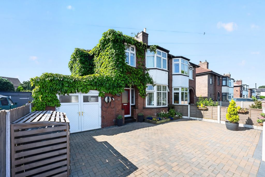 Property photo 1 of 17 External