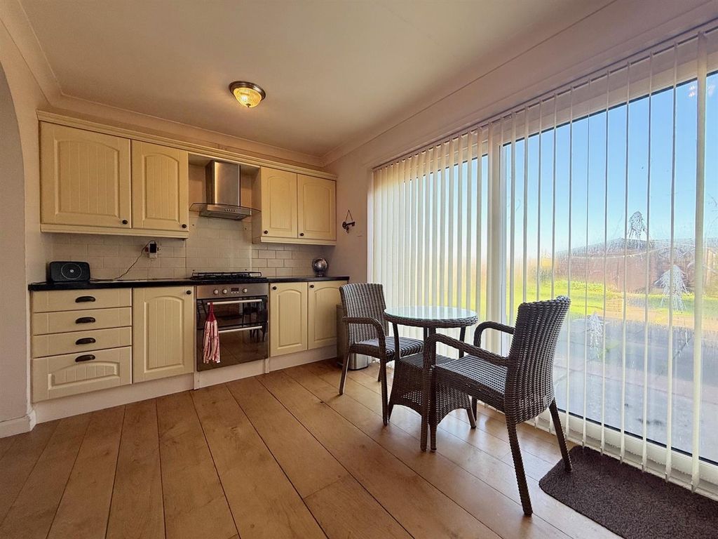 Property photo 3 of 24 Kitchen/Dining Room