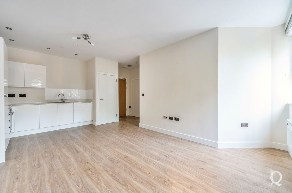 Property photo 2 of 13 c9B9c055-70A1-4d7...