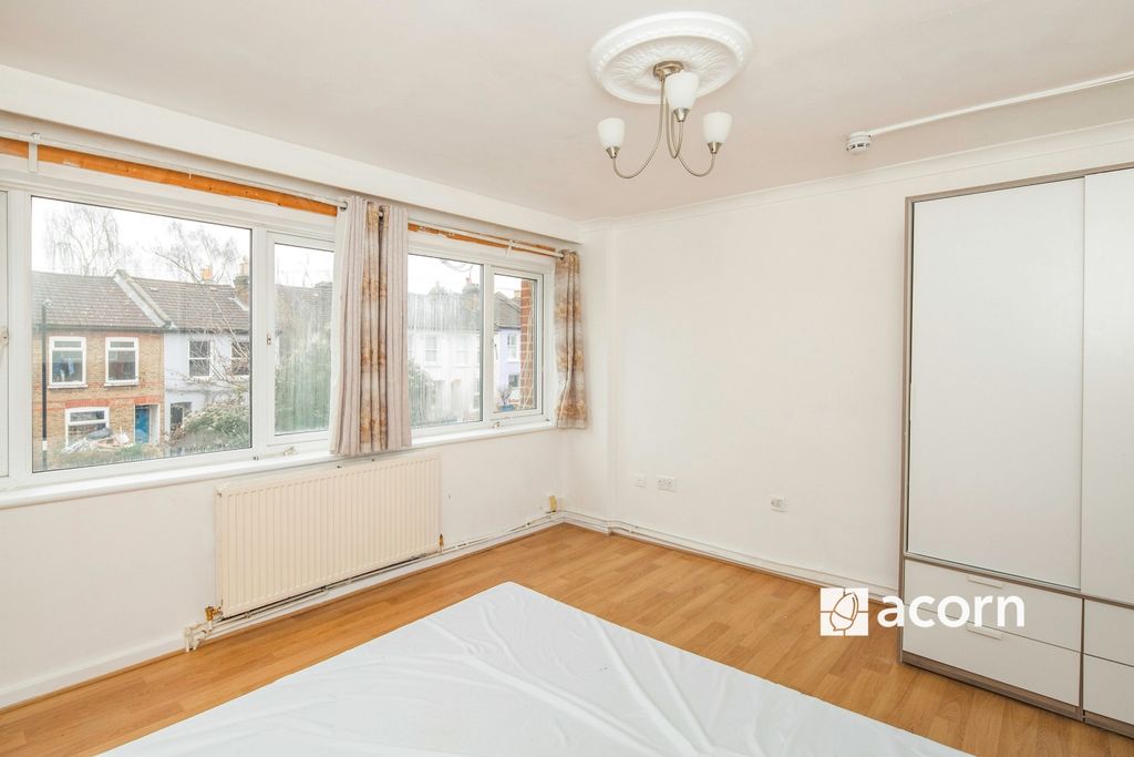 Property photo 3 of 10 96863Aa3-220d-F11...