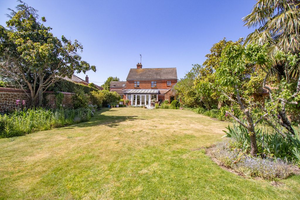 Property photo 2 of 38 3498646