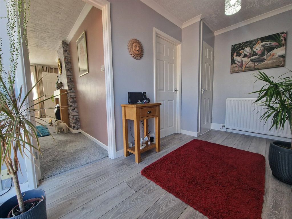 Property photo 2 of 33 Picture No. 20