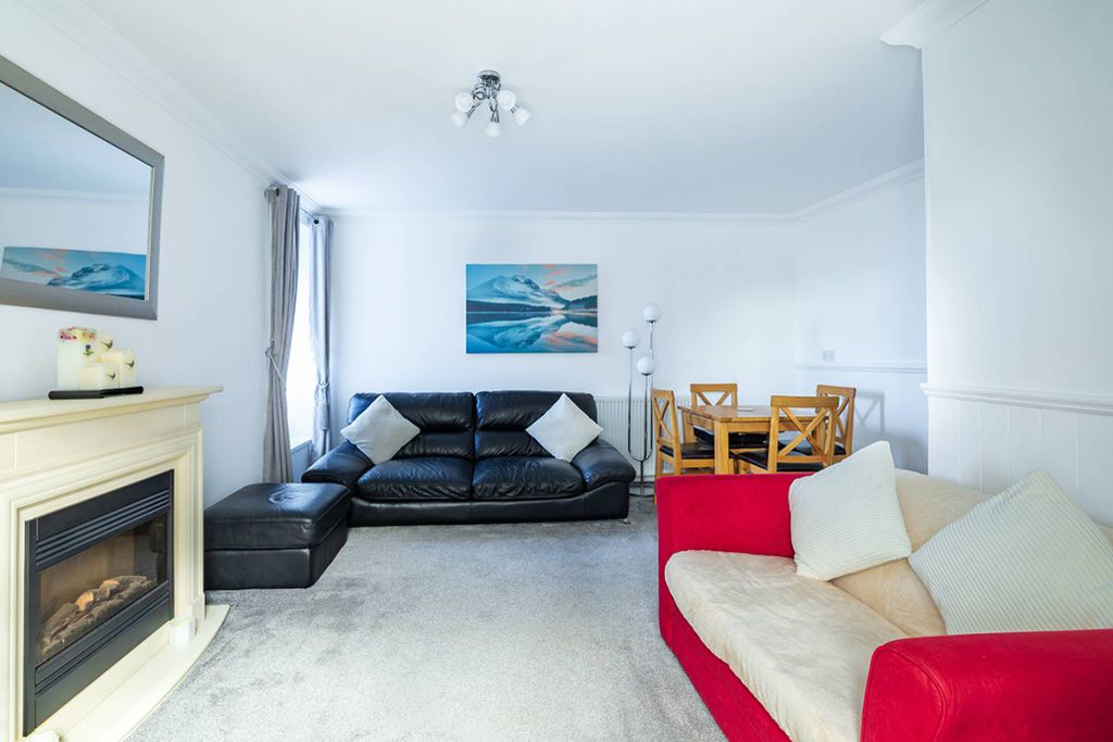 Property photo 2 of 27