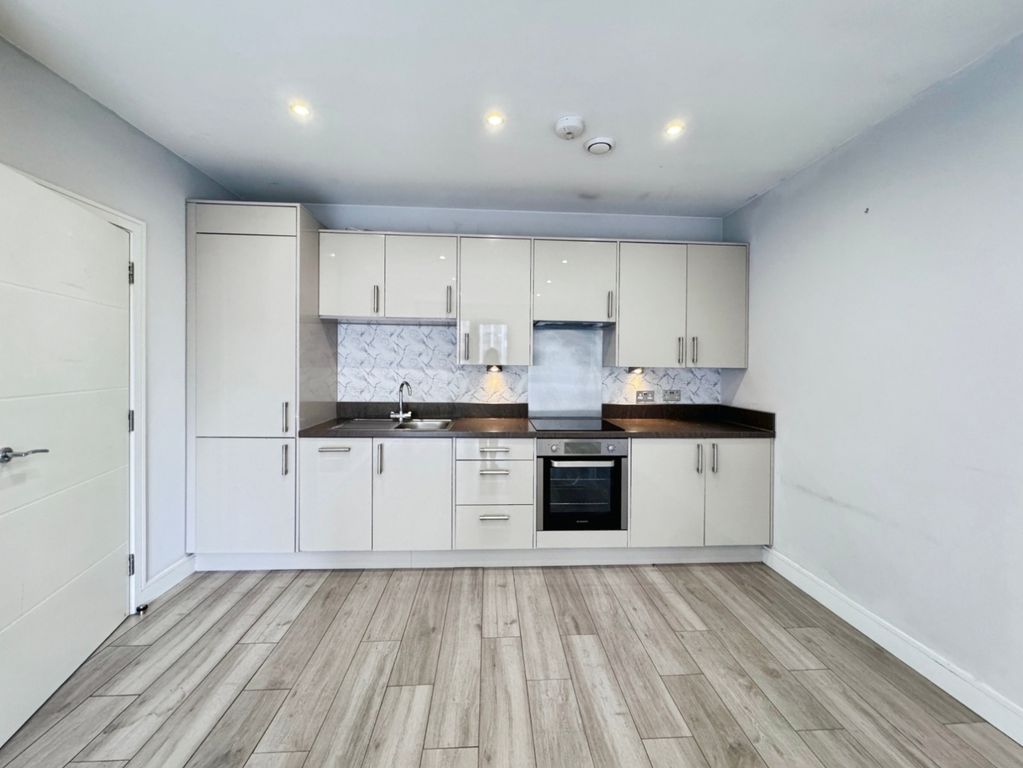Property photo 2 of 8 Kitchen