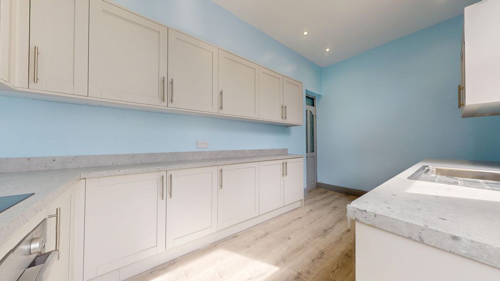 Property photo 3 of 19 5244015