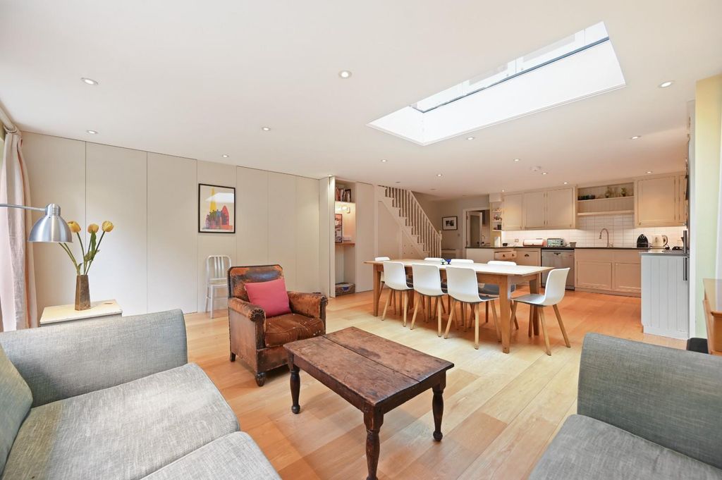 Property photo 1 of 17 Rcfb- Brackenbury Road- Lounge 10 (1).Jpg