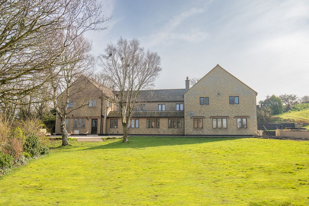 Property photo 2 of 50