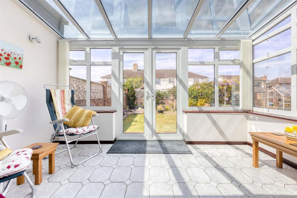 Property photo 3 of 25 Conservatory