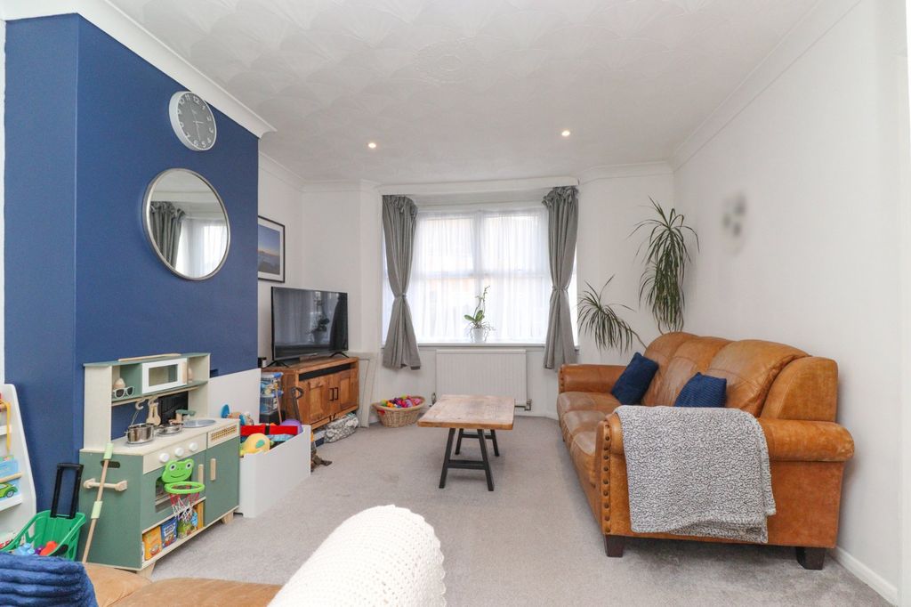 Property photo 3 of 11 Picture 3