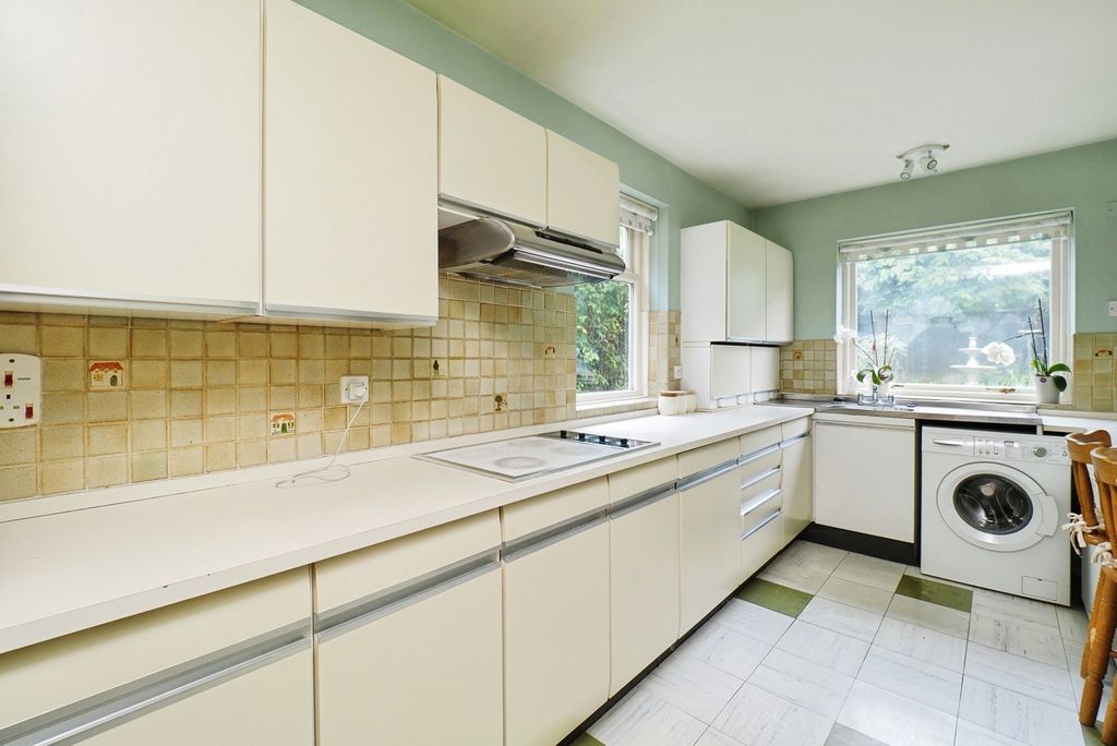 Property photo 3 of 16 Kitchen