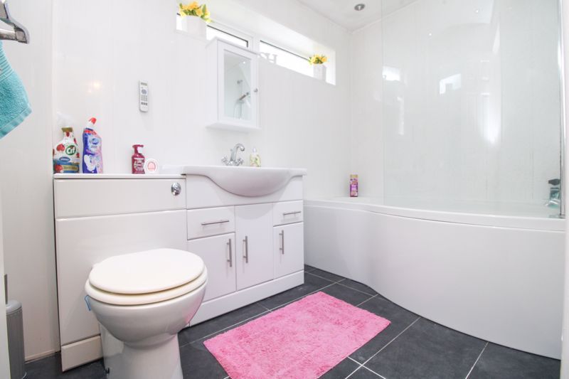Property photo 3 of 16 Bathroom