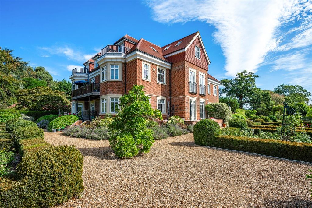Property photo 1 of 33 Littleton Grange, 9 - (30).Jpg