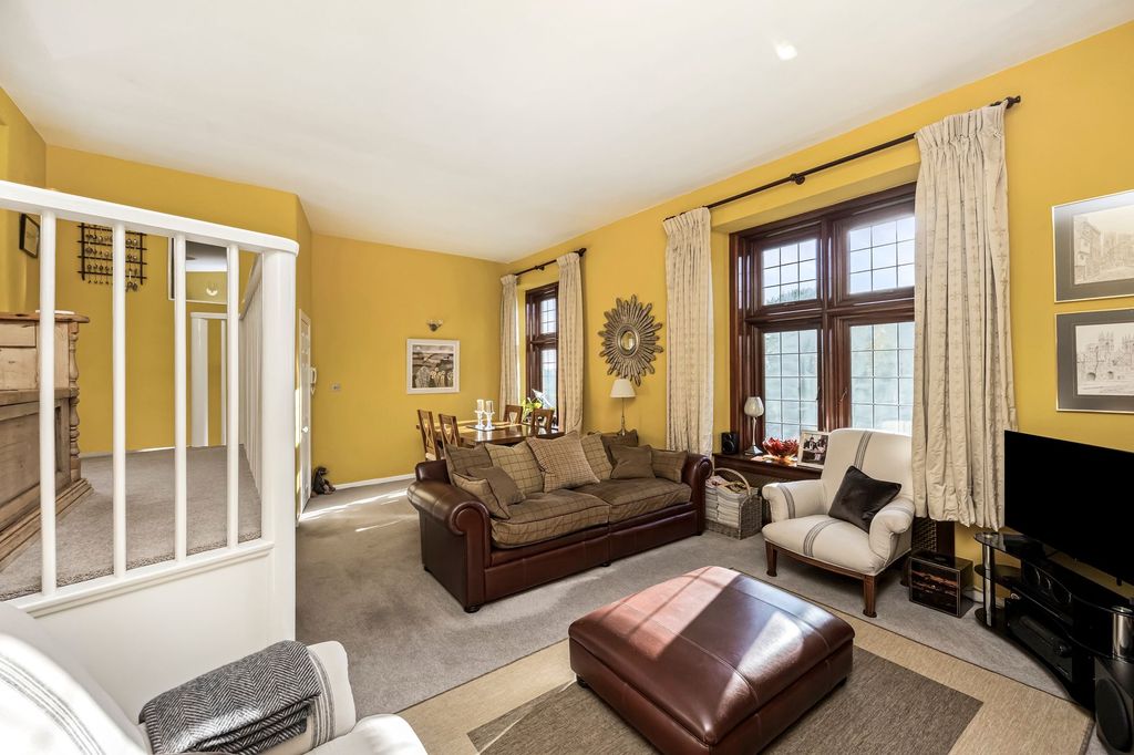 Property photo 2 of 40