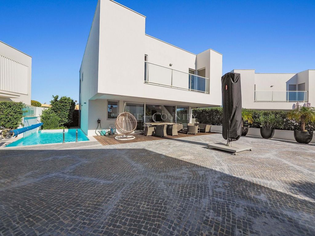 Property photo 1 of 30
